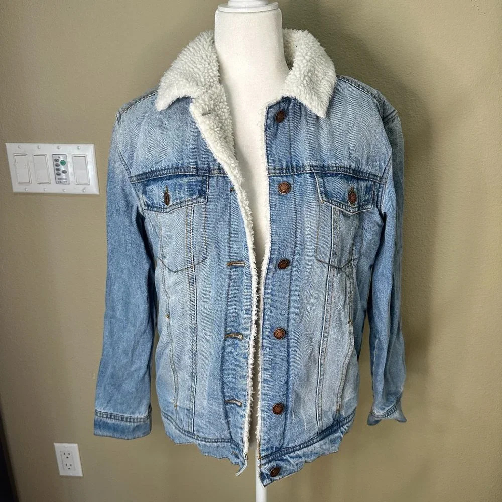 TILLY'S RSQ Sherpa Lined Denim Trucker Jean Jacket - small - Picture 3 of 13